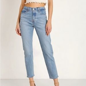 Levi’s Wedgie light wash jeans 28